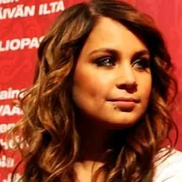 Anna Abreu net worth