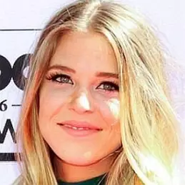 Lauren Akins net worth