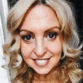 AlmostCoolMom net worth