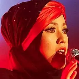 Shila Amzah net worth