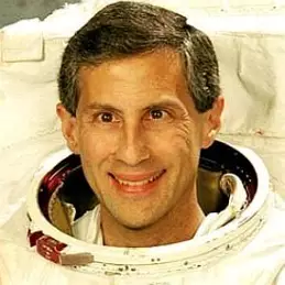 Jerome Apt net worth