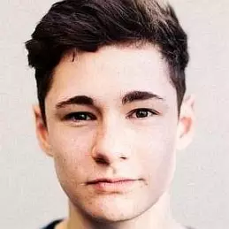 Aria Shahrokhshahi net worth