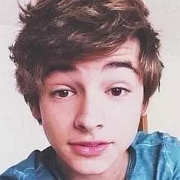 Alek Arjona net worth