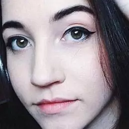 Alyx Bacon net worth