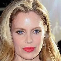 Kristin Bauer net worth