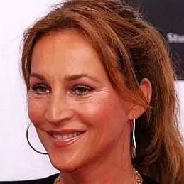 Caroline Beil net worth