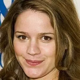 Anna Belknap net worth