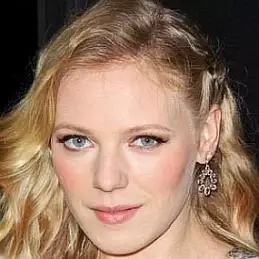 Emma Bell net worth
