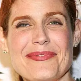 Laura Bennett net worth