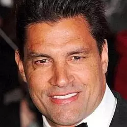 Manu Bennett net worth