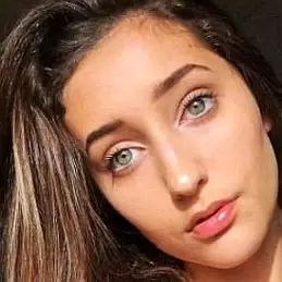 Berrypinklips net worth