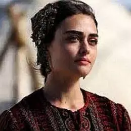 Esra Bilgic net worth