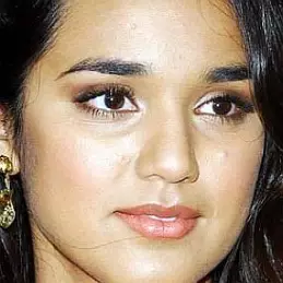 Summer Bishil net worth