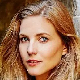 Elizabeth Blackmore net worth