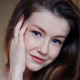 Emily Bloom net worth
