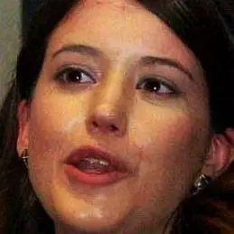 Alexandra Bracken net worth