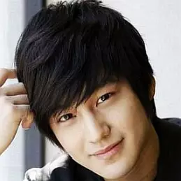 Kim Bum net worth