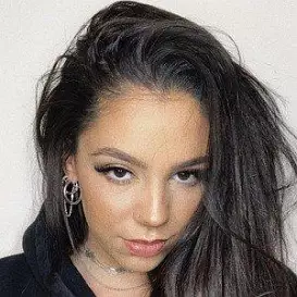 Caitlin Calhoun net worth