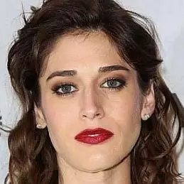 Lizzy Caplan net worth