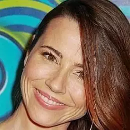 Linda Cardellini net worth