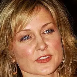 Amy Carlson net worth