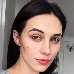 Devon Lee Carlson net worth