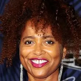 Lisa Nicole Carson net worth