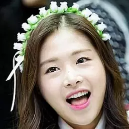 Kim Chaewon net worth