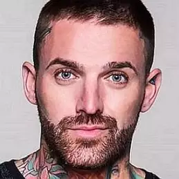 Aaron Chalmers net worth