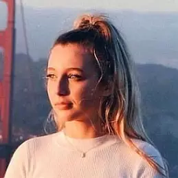 Emma Chamberlain net worth