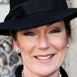 Lorraine Chase net worth