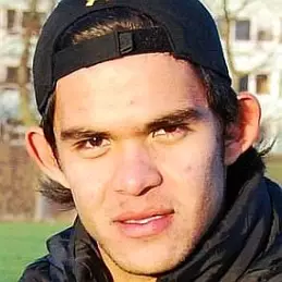 Andrea Flores net worth