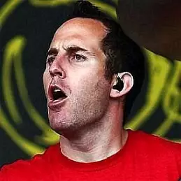 Chuck Comeau net worth