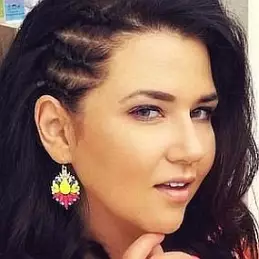 Crystal Coons net worth