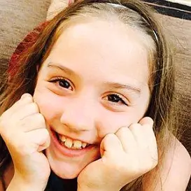 Annelise CraftyGirls net worth