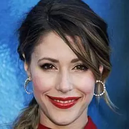 Amanda Crew net worth