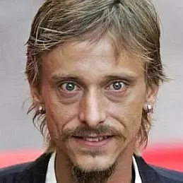 Mackenzie Crook net worth