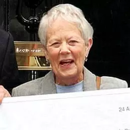 Annette Crosbie net worth