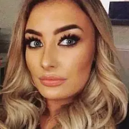 Chloe Crowhurst net worth