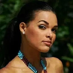 Ada de la Cruz net worth