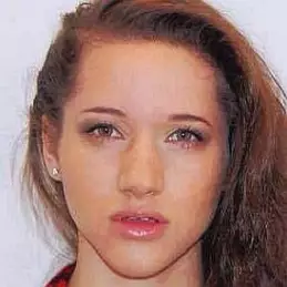 Lauren Cruz net worth