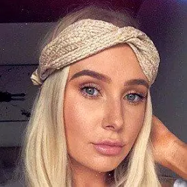 Lauren Curtis net worth