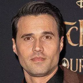 Brett Dalton net worth