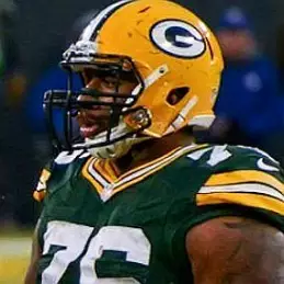 Mike Daniels net worth