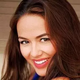 Adrianna David net worth