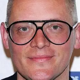 Giles Deacon net worth