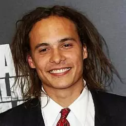 Frank Dillane net worth