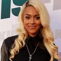 Alyxx Dione net worth