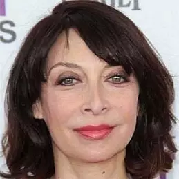 Illeana Douglas net worth