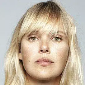 Dewi Driegen net worth